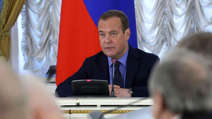 Medvedevden nükleer silah çıkışı