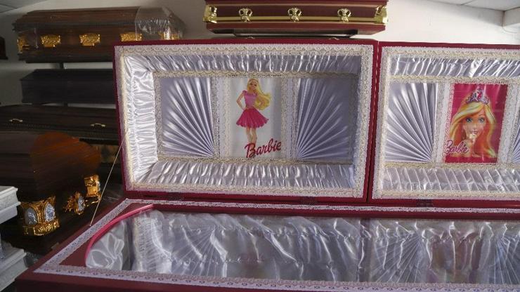 El Salvadorda bir cenaze evi de Barbie çılgınlığına katıldı