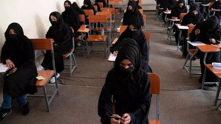 Afganistanda kız okulları yer altında faaliyette
