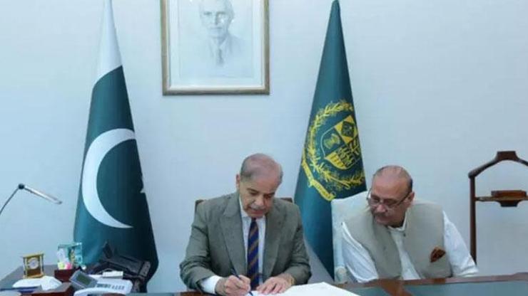 Pakistan’da geçici hükümetin başbakanı belli oldu