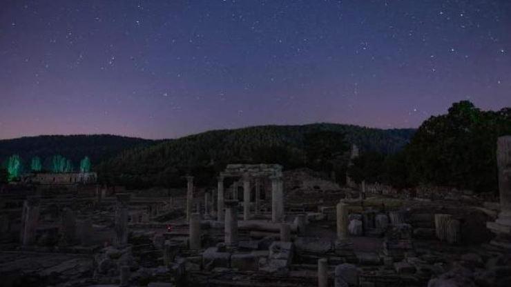 Antik kentte, perseid meteor yağmuru gözlendi Antik kentte, perseid meteor yağmuru gözlendi