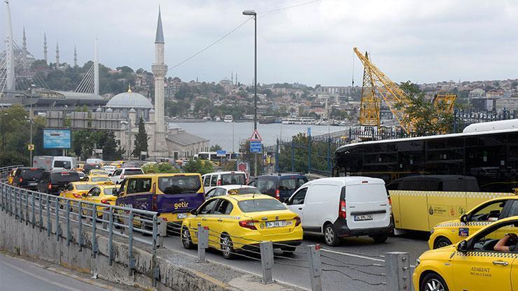 Galata Köprüsü’ndeki bakım trafik yoğunluğunu artırdı