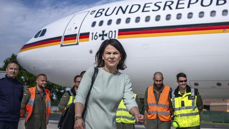 Almanya Dışişleri Bakanı Baerbocku yarı yolda bırakan uçak emekliye ayrılıyor