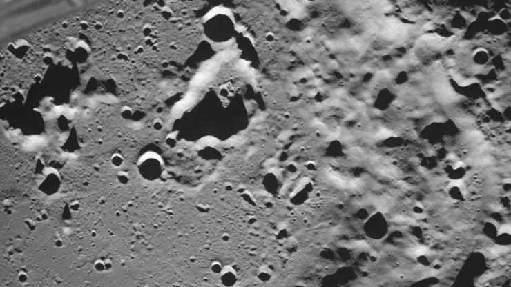 Roscosmos duyurdu: Luna-25ten Ay yüzeyinin ilk fotoğrafı geldi