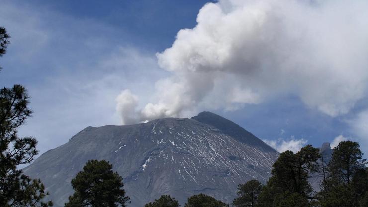 Popocatepetl Yanardağında bir günde üç patlama