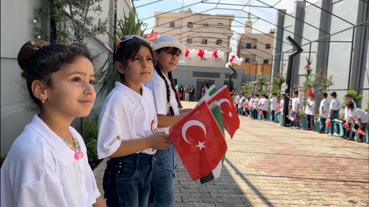 Afrin’de 30 Ağustos kutlaması; Türkçe şiirler okuyup harmandalı oynadılar