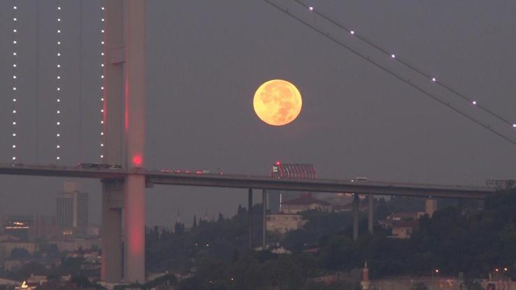 İstanbul’da “Mavi Ay” manzaraları