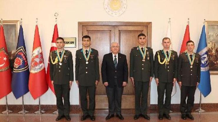 Bakan Güler, dünya şampiyonu askeri pentatlon takımını kabul etti