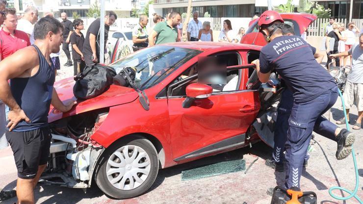 Antalyasporlu Naldonun ailesi Antalyada kaza geçirdi: 1i ağır, 5 yaralı