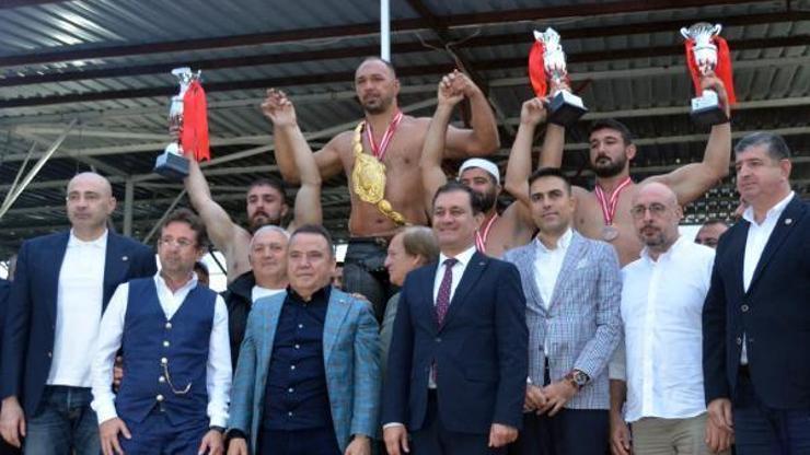 Tarihi Elmalı Yağlı Güreşleri'nde başpehlivan Ali Gürbüz oldu Tarihi Elmalı Yağlı Güreşleri'nde başpehlivan Ali Gürbüz oldu