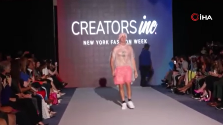 New York Moda Haftasında çöp poşetli şaka