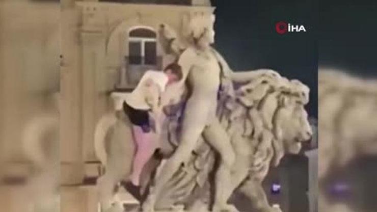 Binlerce dolarlık zarar Alkollü turist tırmandığı heykelin kolunu kırdı
