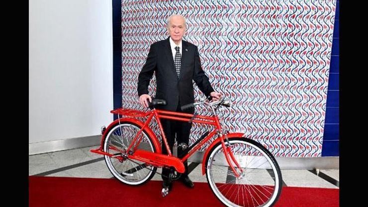MHP Lideri Bahçeli, bisikletli pozuyla Cumhurbaşkanlığı Bisiklet Turunu kutladı
