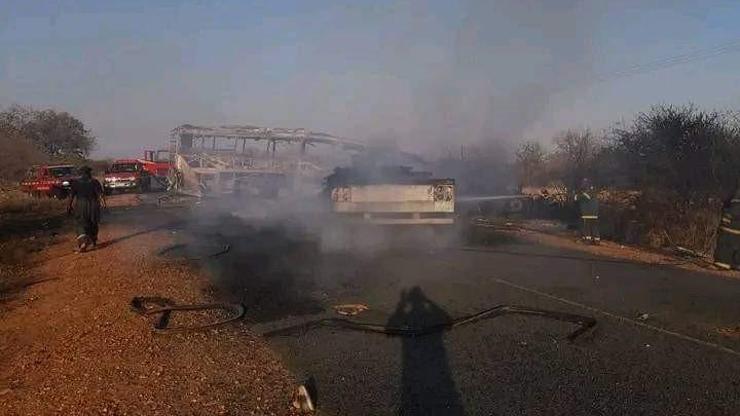 Güney Afrika’da madencileri taşıyan otobüs kamyonla çarpıştı: 20 ölü
