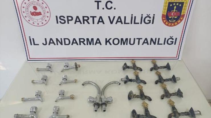 Camilerden musluk çalan hırsız yakalandı