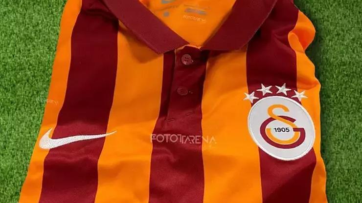 Galatasaraydan 100. yıla özel çubuklu forma