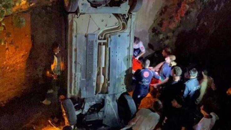 Polisin 'dur' ihtarına uymayan otomobil, dereye uçtu: 3 yaralı