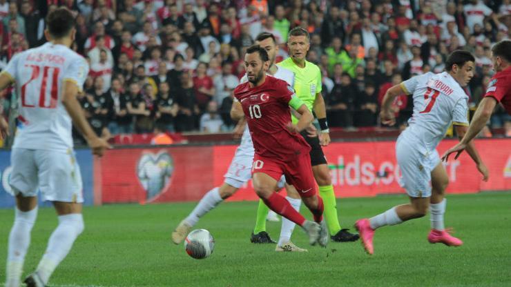 Hakan Çalhanoğlundan Kuntza gönderme