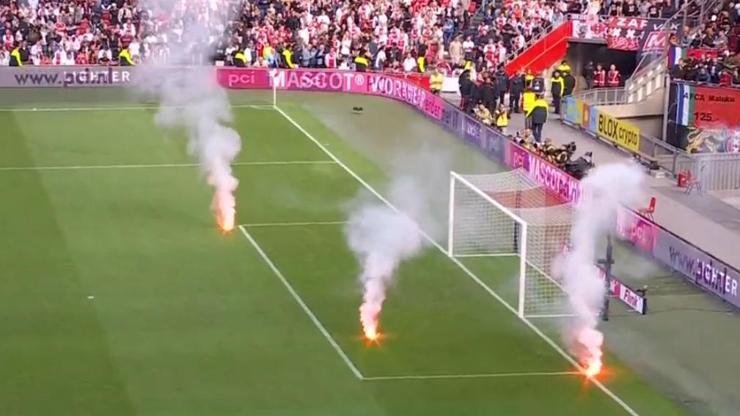 Ajax-Feyenoord maçı yarıda kaldı