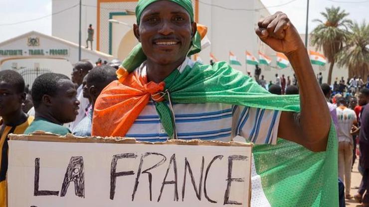 Fransa, Nijer’deki askerlerini yıl sonuna kadar geri çekecek