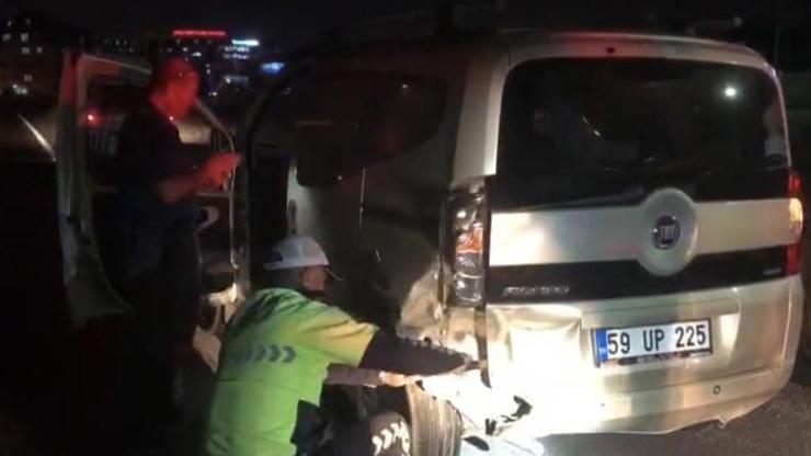 Tekirdağ’da iki otomobil çarpıştı: Tekeri sıkışan sürücüye polis yardım etti
