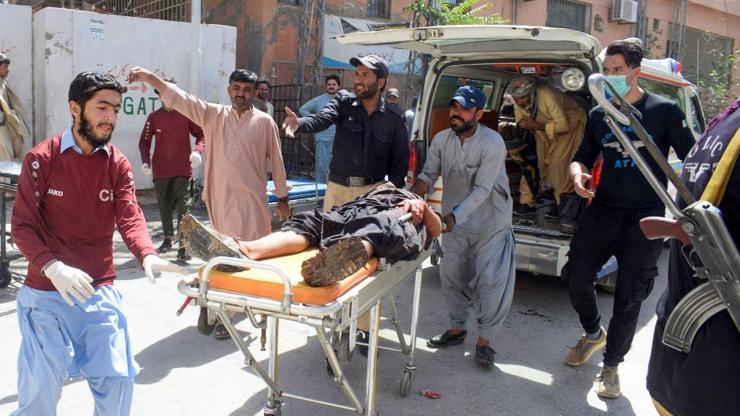 Pakistan’da çifte saldırı: 50den fazla ölü var