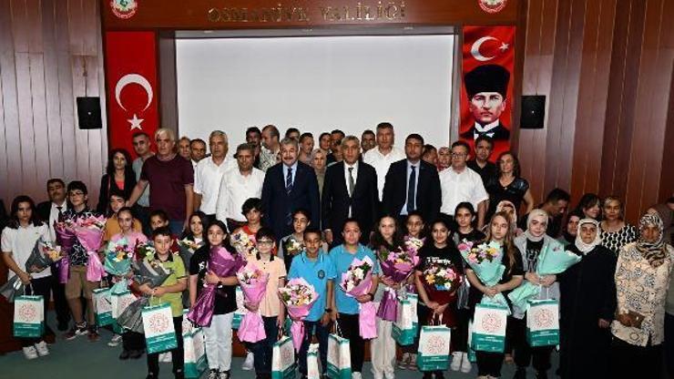 Bursluluk sınavında Türkiye 1’incisi olan 19 öğrenciye ödül