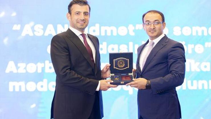 Selçuk Bayraktara Azerbaycandan madalya