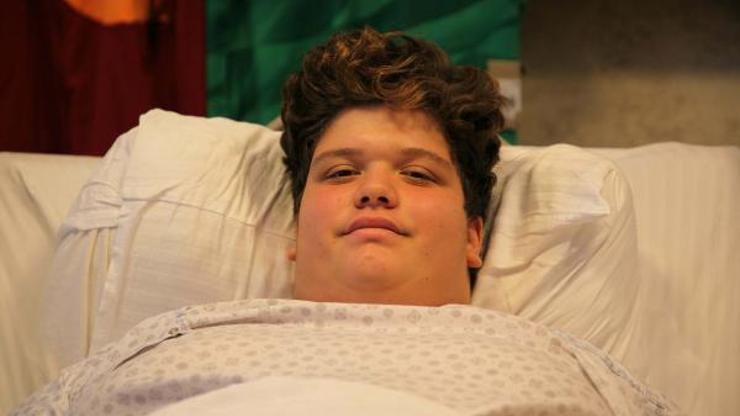 160 kiloya çıkan 15 yaşındaki Emreye mide küçültme ameliyatı; halı sahada top oynamak istiyor