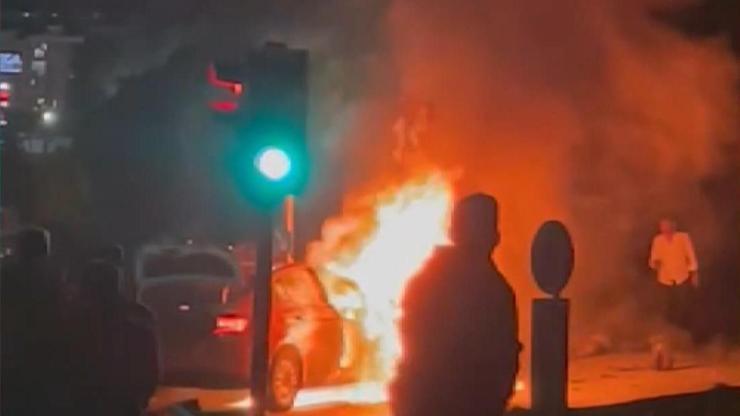Gaziosmanpaşada feci kaza: Taksi ile motosiklet alev alev yandı: 1 ölü
