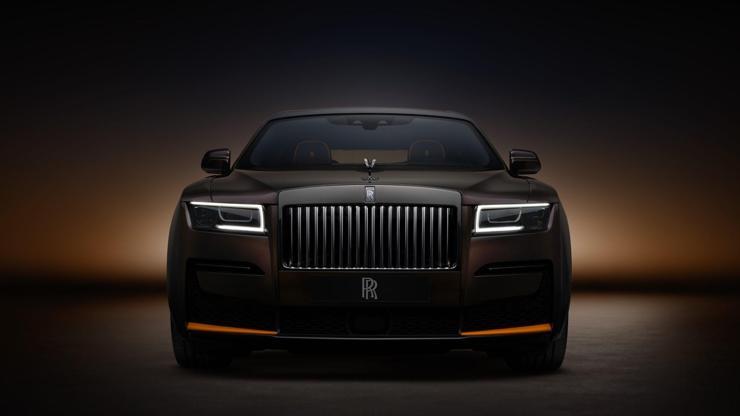 Rolls-Royce Black Badgein örtüsü açıldı