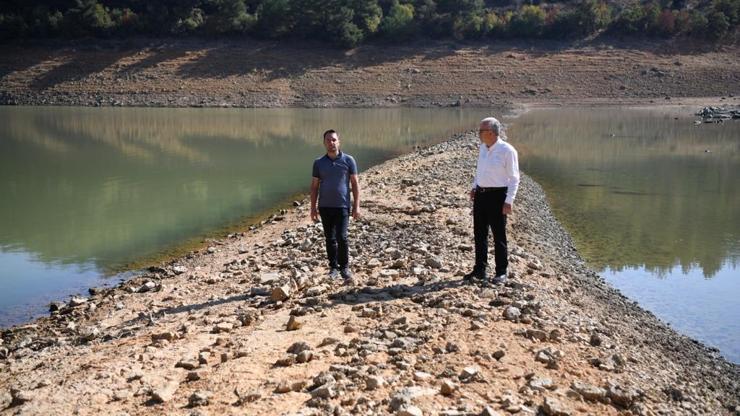 Su seviyesi azaldı! Çareyi böyle buldu: Barajın ortasından çağrı