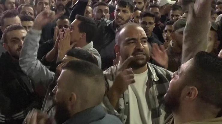 Vahşetin ardından Filistinliler sokakları doldurdu