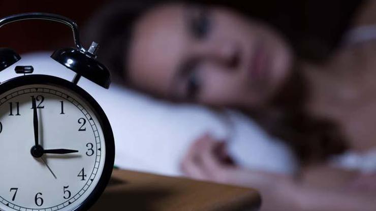 Yetişkinlerin %50si uykusuz Yüksek tansiyon, dikkat eksikliği, geçmeyen yorgunluk... Tetiklemediği hastalık yok Sağlıklı uykunun sırrı bu kuraldan geçiyor