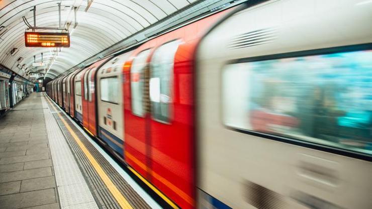 Londrada Filistin yanlısı slogan atan metro sürücüsü görevden uzaklaştırıldı