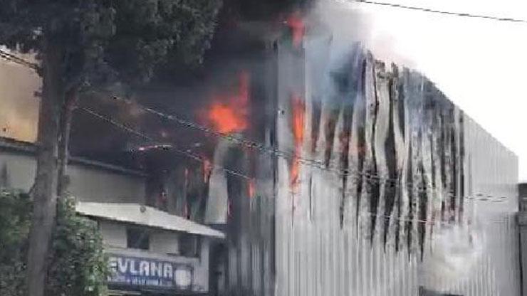 Küçükçekmece’de depoda korkutan yangın!