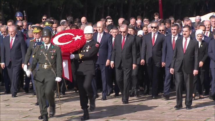 SON DAKİKA: Cumhuriyetin 100. yılı... Devlet erkanı Anıtkabir'de...