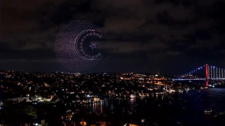 İstanbul Boğazında nefes kesen görüntüler Yaşasın Cumhuriyet