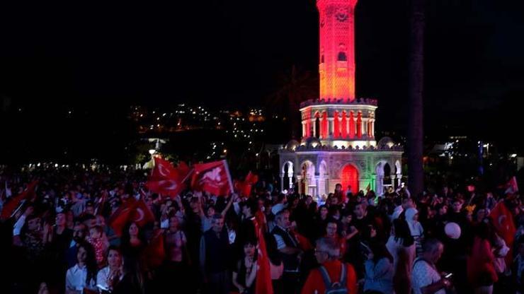 İzmirde Cumhuriyet heyecanı: Festivalde 100. yıl coşkusu