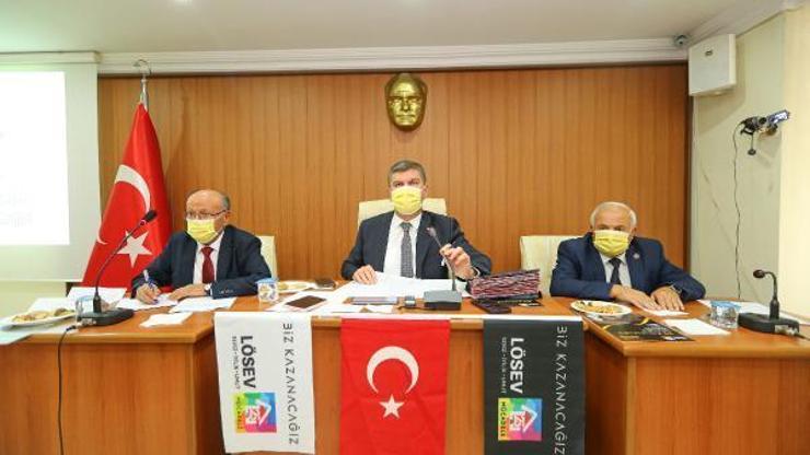 Meclis üyeleri lösemili çocuklara farkındalık için sarı maske taktı
