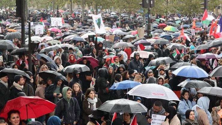 Yağmur altında tek yürek oldular: Fransada Gazze yürüyüşü