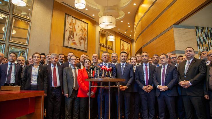 CHP Genel Başkanı seçilen Özgür Özel, il başkanları ile bir araya geldi