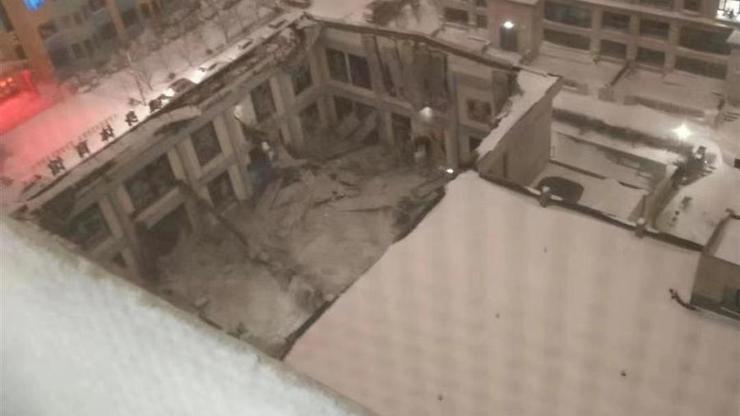 Çin’de spor salonunun çatısı çöktü: 3 ölü