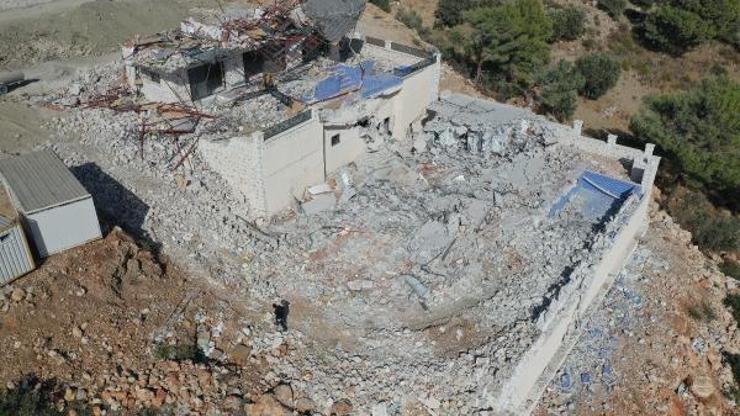 Kaş'ta kaçak yapıların yıkımı sürüyor Kaş'ta kaçak yapıların yıkımı sürüyor