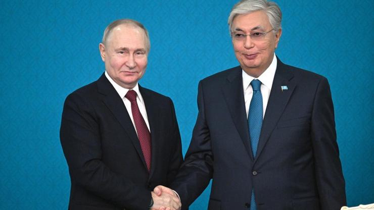 Kazakistan Cumhurbaşkanı geleneği bozdu Rus heyeti büyük şaşkınlık yaşadı