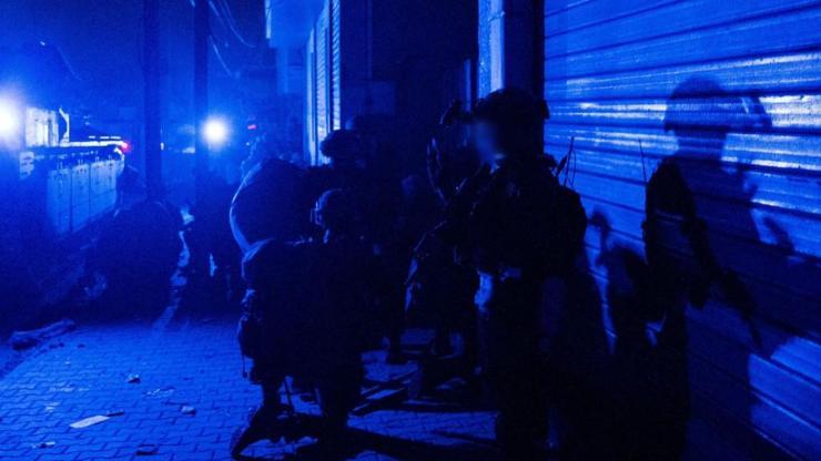 İsrail ordusu paylaştı: Şifa Hastanesine gece baskınından görüntüler