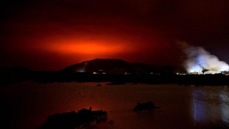 Depremlerle sarsılan İzlanda’da yanardağ alarmı: Bir kasabayı yok edebilir