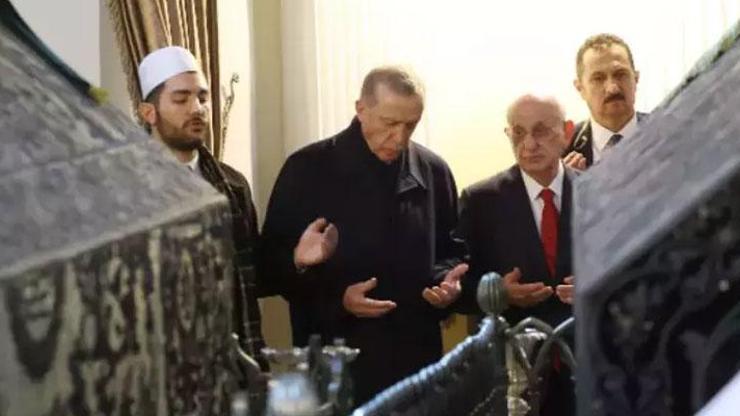 Cumhurbaşkanı Erdoğan Sultan II. Abdülhamid Hanın türbesini ziyaret etti
