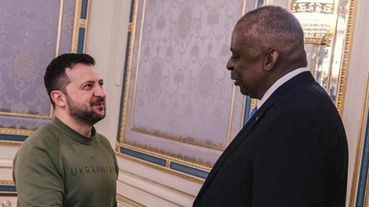ABD Savunma Bakanı Austin’den Kiev’e sürpriz ziyaret