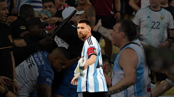Brezilya-Arjantin maçında şok Messi takımı soyunma odasına götürdü...